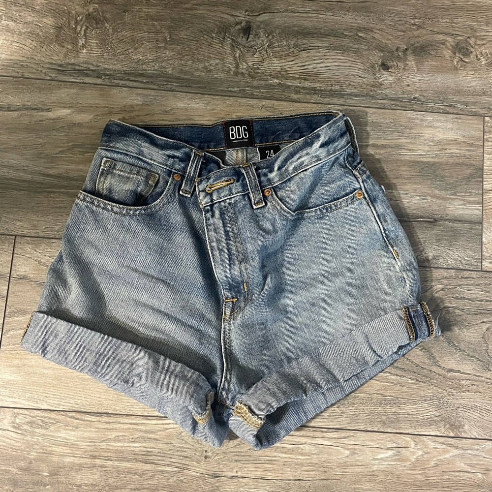 BDG MOM HIGH RISE SHORTS